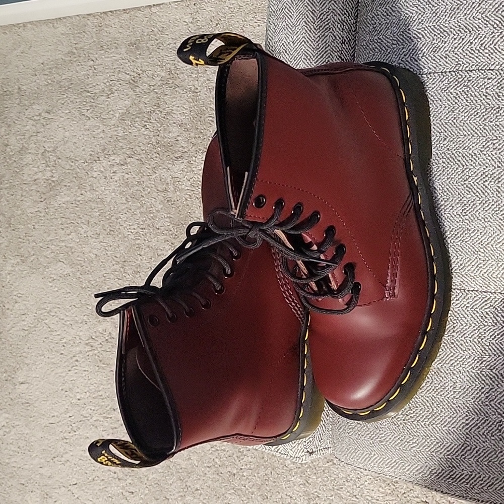 Women's / Men's DR. MARTENS 1460 Smooth Leather Boots Hard to find color!